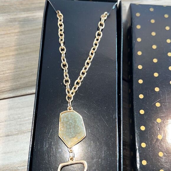 NEW Boxed Jaclyn Smith Jewelry Gold Tone With Green Druzy And Blue 32” Chain - Picture 3 of 7